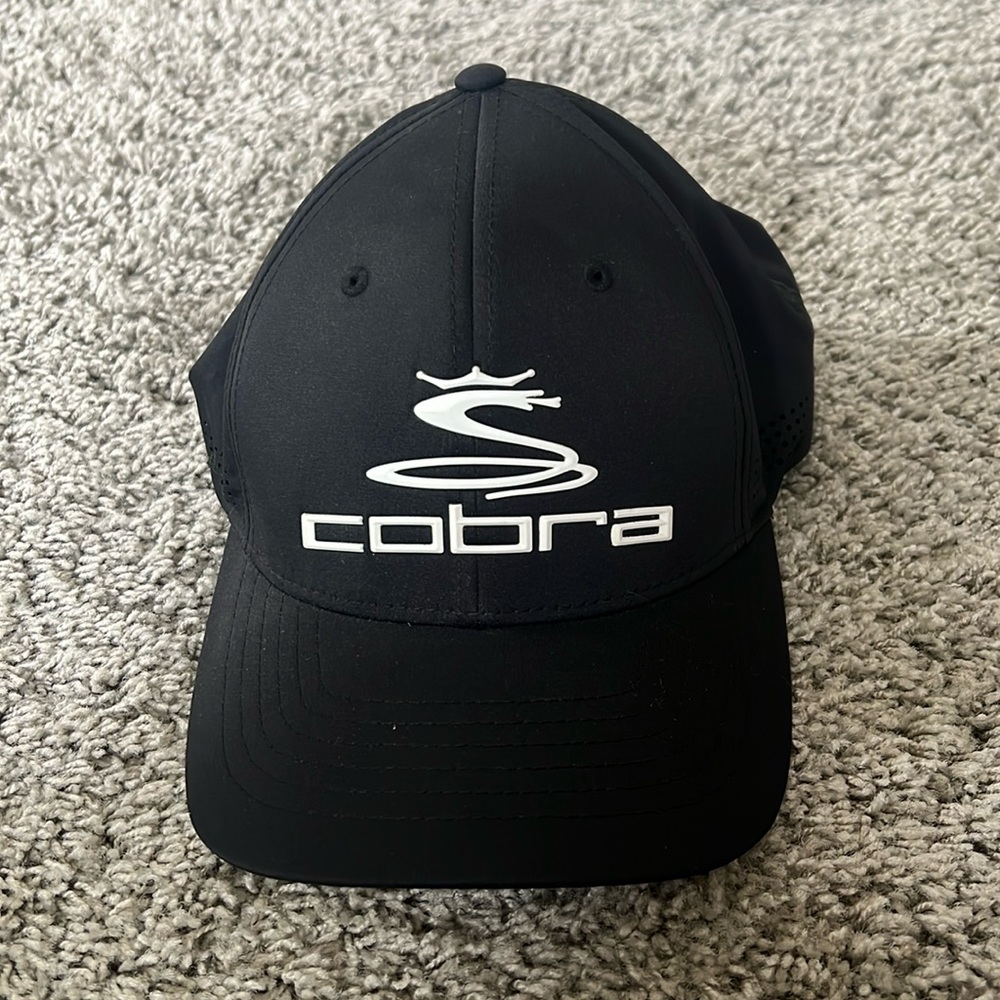Cobra hat